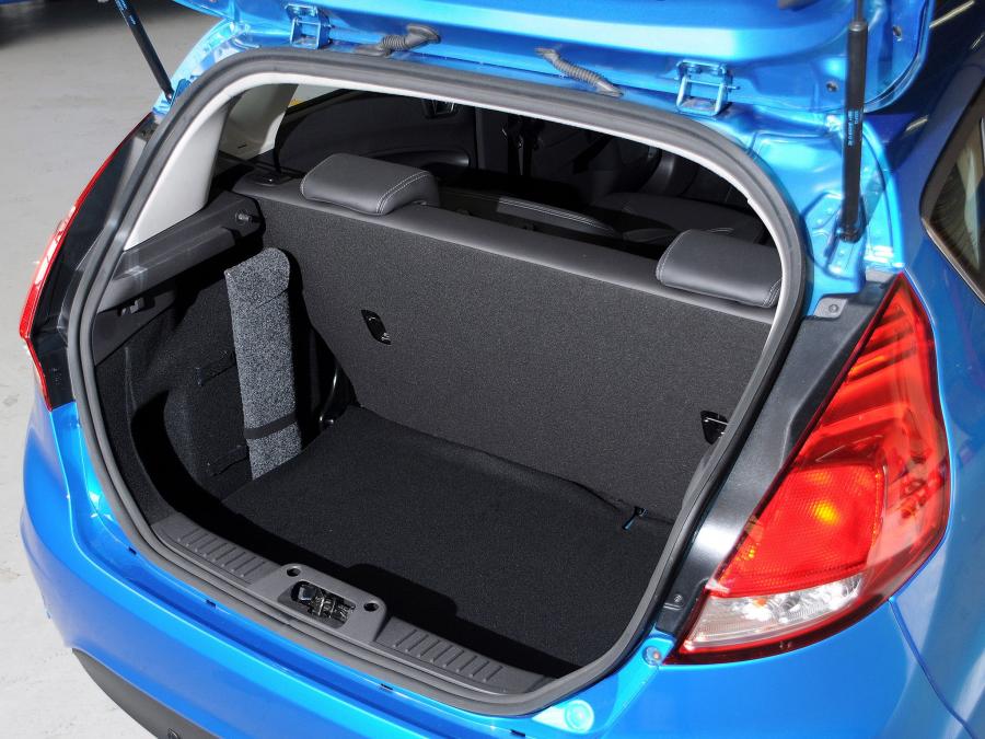  Ford Fiesta 5-Door 2013 года  (BR) (фото 18 из 30)